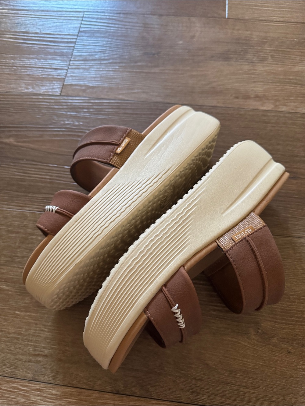 Hey Dude women’s brown strap sandals size 9 - Picture 4 of 8